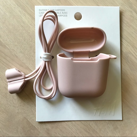H&M Accessories - AirPod case + chain